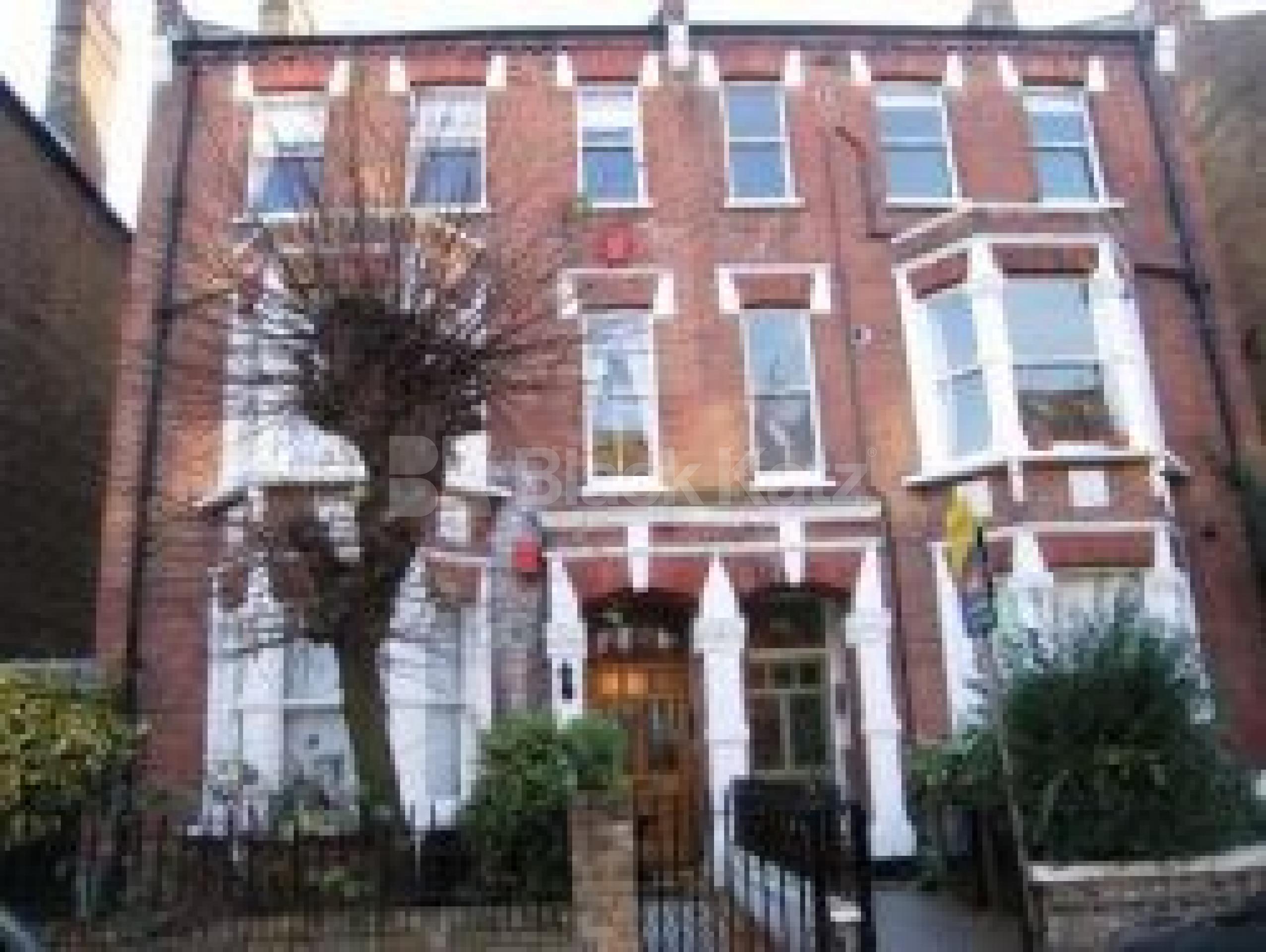 			2 Bedroom, 1 bath, 1 reception Flat			 Savernake Road, BELSIZE PARK/HAMPSTEAD HEATH NW3 NW3